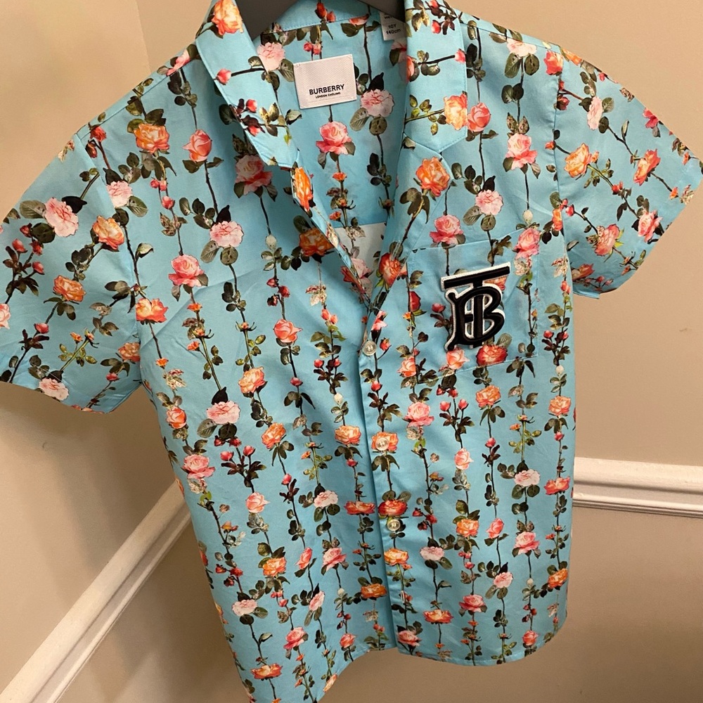Burberry floral shirt in kids size 10 years. This shirt runs small. Worn once